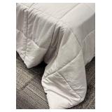 Room Essentials Queen Comforter