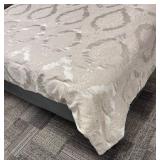 Envogue Queen-Size Pink Damask Comforter