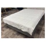 Room Essentials Twin XL Comforter - White Quilted