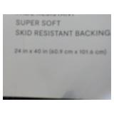 Liz Clairborne Bath Rug 24 x 40"...