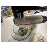 Sunbeam Mixmaster Stand Mixer with Glass Bowl and 2 Attachments