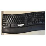 Seamless connections from the keyboard to the speakers and bass speakers, creating an immersive audio experience.