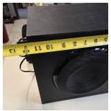 Seamless connections from the keyboard to the speakers and bass speakers, creating an immersive audio experience.