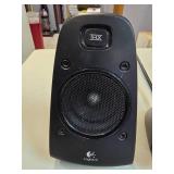 Seamless connections from the keyboard to the speakers and bass speakers, creating an immersive audio experience.