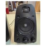 Seamless connections from the keyboard to the speakers and bass speakers, creating an immersive audio experience.