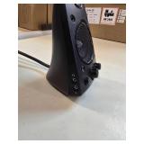 Seamless connections from the keyboard to the speakers and bass speakers, creating an immersive audio experience.