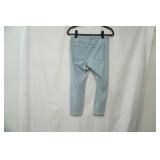 Hue size M. stretch jean capris