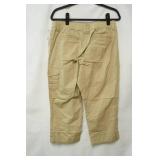 NWT Lee Khaki Cargo Relaxed Fit Capri. Mid-Rise