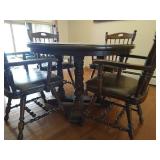 Round Wooden Pedestal Table With (2) Leaves and (4) Heavy Wood and Leather Chairs