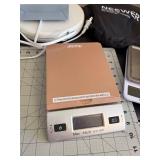 Photography Accessory Lot: Digital Scales, Jaygot Display Turntable, Neewer Reflector Set