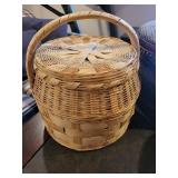 Set of 3 Woven Baskets Assorted Styles with Lids and Handle