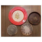 Decorative Plates & Trivets (Lot of 4)