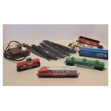 Nice Condition HO Train Set - Santa Fe Engine Nice Condition HO Train Set - Santa Fe Engine