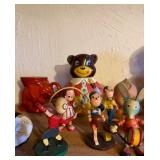 Contents of Shelf - Vintage Collectibles etc Contents of Shelf - Vintage Collectibles etc