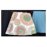 2 round table cloths
