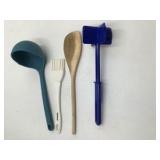 Basket w/utensils and oven gloves