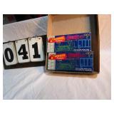 Box of 2 Rhoundhouse Rail Cars