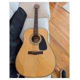 Fender DG-8 NAT Dreadnought Acoustic Guitar with Fender Gig Bag