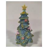 Lladro 'Christmas Tree' from the Santa's Workshop Collection Lladro 'Christmas Tree' from the Santa's Workshop Collection