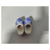 Blue & White Salt & Pepper Shakers Blue & White Salt & Pepper Shakers