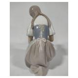 Lladro 'Girl with Tulips' #4720 Lladro 'Girl with Tulips' #4720