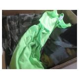 (EW3) Box of Assorted Clothes - See... (EW3) Box of Assorted Clothes - See...