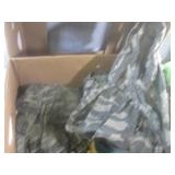 (EW3) Box of Assorted Clothes - See... (EW3) Box of Assorted Clothes - See...