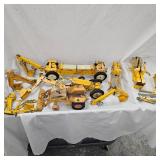 Huge Lot of Case/International Die Cast Tractors Huge Lot of Case/International Die Cast Tractors