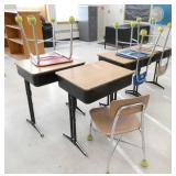 Rm 216 - 4 desks and chairs
