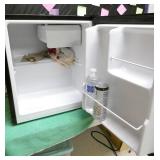 ECFE - small dorm refrigerator
