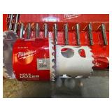 Milwaukee combo - Bag, 13 PC bore set and hole dozers