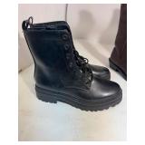 Like New Shoes - 7.5 and 9 Like New Shoes - 7.5 and 9