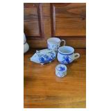 Dutch Blue Piggy Bank, 2 Mugs, Dutch Decor Dutch Blue Piggy Bank, 2 Mugs, Dutch Decor