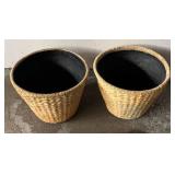 G - Two Pretty Planter Pots G - Two Pretty Planter Pots