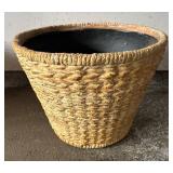 G - Two Pretty Planter Pots G - Two Pretty Planter Pots