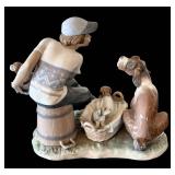 Lladró This One's Mine Porcelain Figurine 5376 Lladró This One's Mine Porcelain Figurine 5376