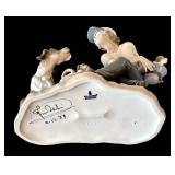 Lladró This One's Mine Porcelain Figurine 5376 Lladró This One's Mine Porcelain Figurine 5376