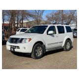 2012 NISSAN PATHFINDER SILVER EDITION *4x4* (NO RESERVE)
