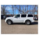 2012 NISSAN PATHFINDER SILVER EDITION *4x4* (NO RESERVE)