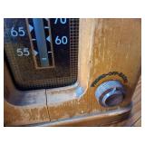 Vintage 1946 Philco Model 46-1203 tube radio and record player in a wooden case - works!