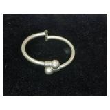 32.91g .925 Mexico - Stamped (JD-02) Sterling Silver Hinged cuff bracelet with large overlapping 'knob' detail.