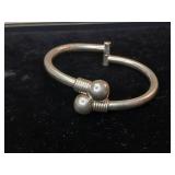 32.91g .925 Mexico - Stamped (JD-02) Sterling Silver Hinged cuff bracelet with large overlapping 'knob' detail.