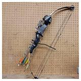 'Force II Magnum' - compound bow - by Pro Line. Quiver and Five arrows included