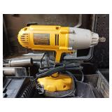 DEWALT 20V MAX 1/2 in. High Torque Impact Wrench Kit - works