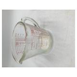 Vintage Pyrex Glass Measuring Cup Set