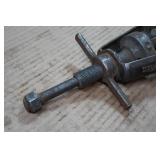 Manual Caged 2 Jaw Gear Puller - 4.5' Capacity