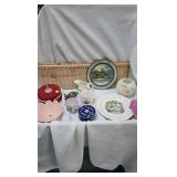 Ruffled Table Vase, Various Vintage Dishes Ruffled Table Vase, Various Vintage Dishes