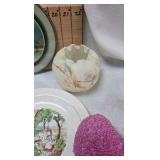 Ruffled Table Vase, Various Vintage Dishes Ruffled Table Vase, Various Vintage Dishes