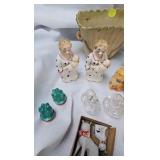 2 Flats S/P Shakers and various Vintage items 2 Flats S/P Shakers and various Vintage items