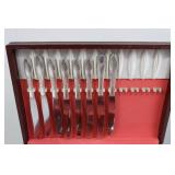 Rogers Silver Plate by Oneida Ltd. Silversmiths Flatware Set in Wood Box Rogers Silver Plate by Oneida Ltd. Silversmiths Flatware Set in Wood Box